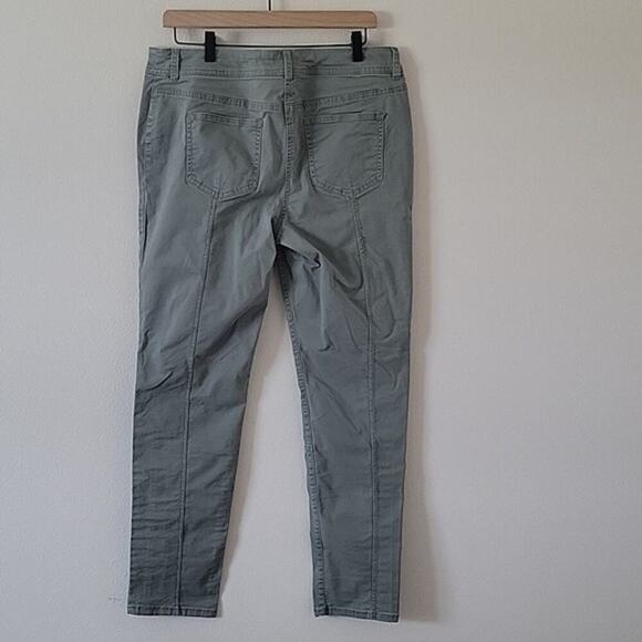 Chico's Utility Green Brooke Seamed Regular Slim Leg Twill Pants Size 8 - Picture 4 of 7